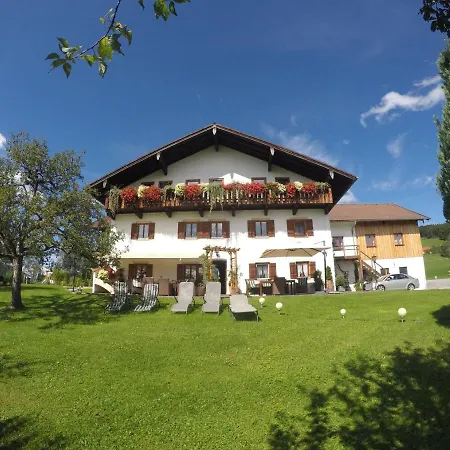 Hainbuchhof * Anger